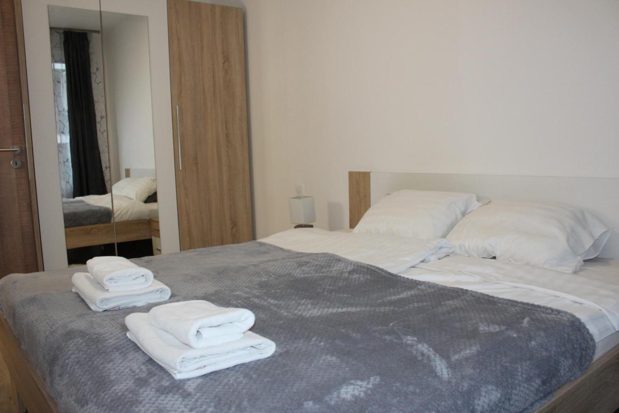 Elisabeth Grey With Parkingresidence Grey With Parking Apartment Budapest
